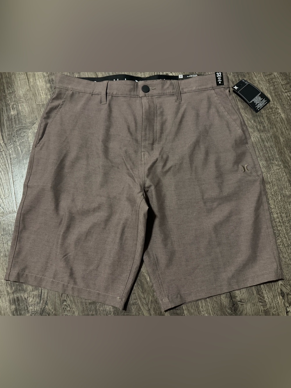 Hurley Men's Brown Flat-Front Shorts Size 32